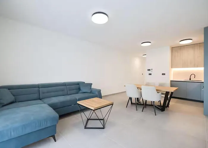 2 Bedroom Lovely In