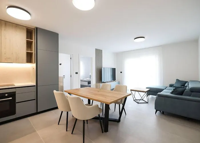 Апартаменты 2 Bedroom Lovely In Привлака