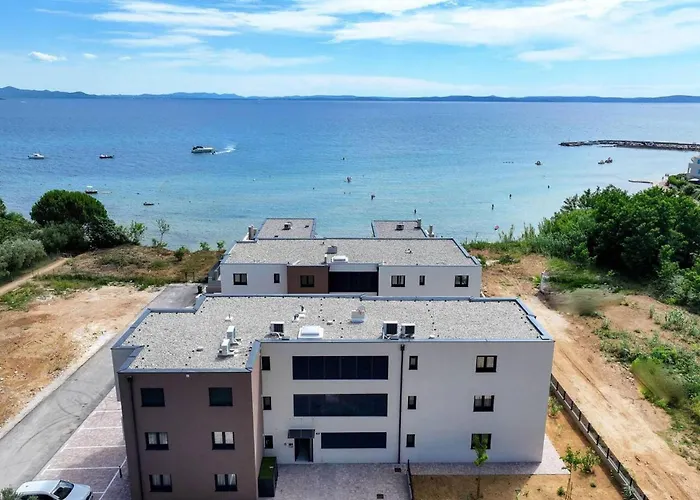 2 Bedroom Lovely In * Привлака