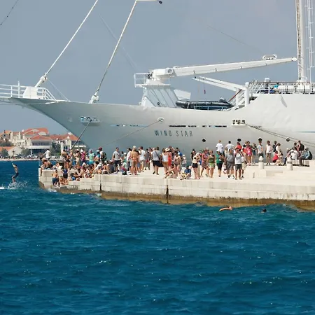 2 Bedroom Lovely In *