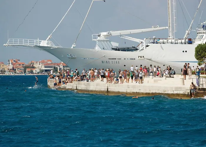 2 Bedroom Lovely In *